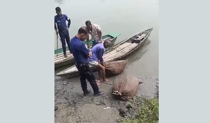 জেলের জালে উঠে এল দুই বস্তা সরকারি ওষুধ