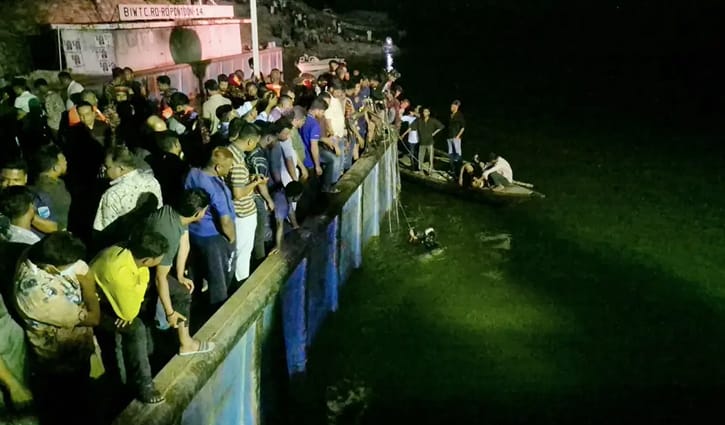 পদ্মায় বাসডুবি: দুই নারীর লাশ উদ্ধার