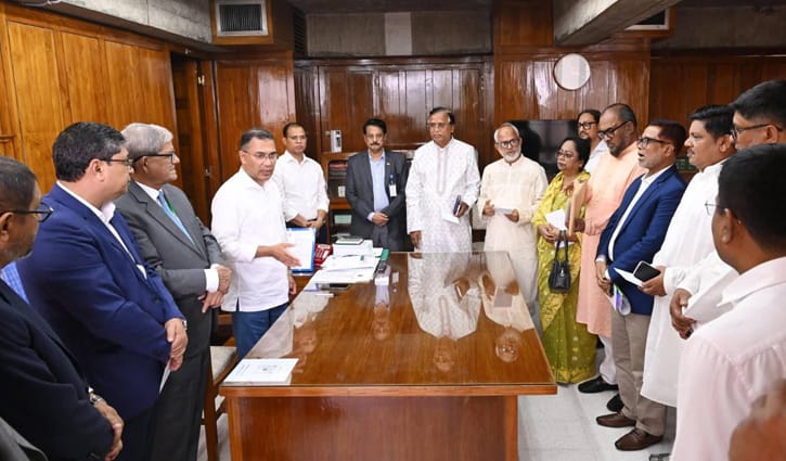 ১২ সিটি কর্পোরেশনের পরিচ্ছন্নতা কর্মীদের প্রধানমন্ত্রীর ঈদ উপহার