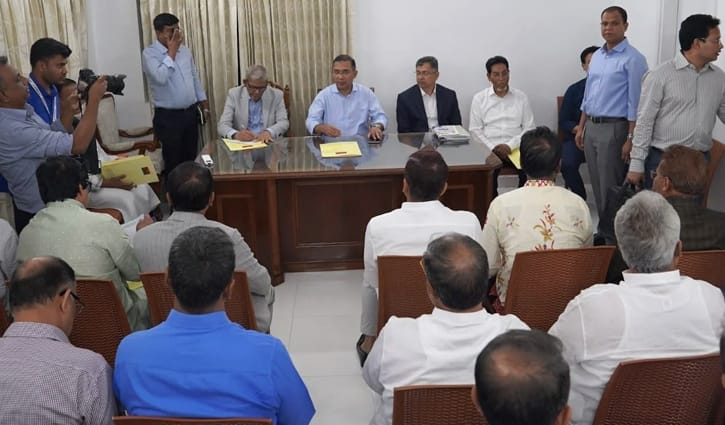 নয়াপল্টনে দলীয় কার্যালয়ে নেতাদের সঙ্গে প্রধানমন্ত্রীর মতবিনিময় 