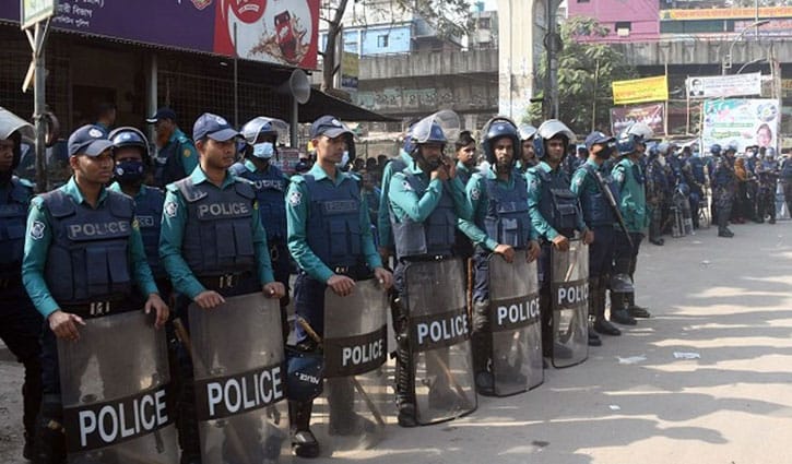 ফাঁকা ঢাকায় ২৪ ঘণ্টা টহল, সিসিটিভিতে নজরদারি বাড়িয়েছে পুলিশ