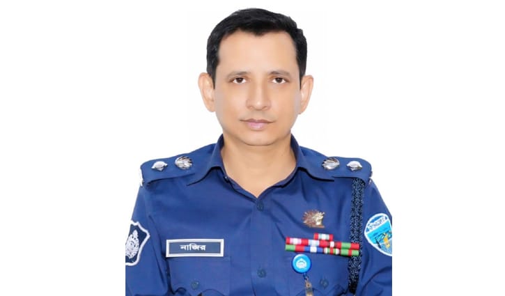 বাথরুমে পড়ে পা ভেঙেছে চট্টগ্রামের এসপির, হেলিকপ্টারে ঢাকায়