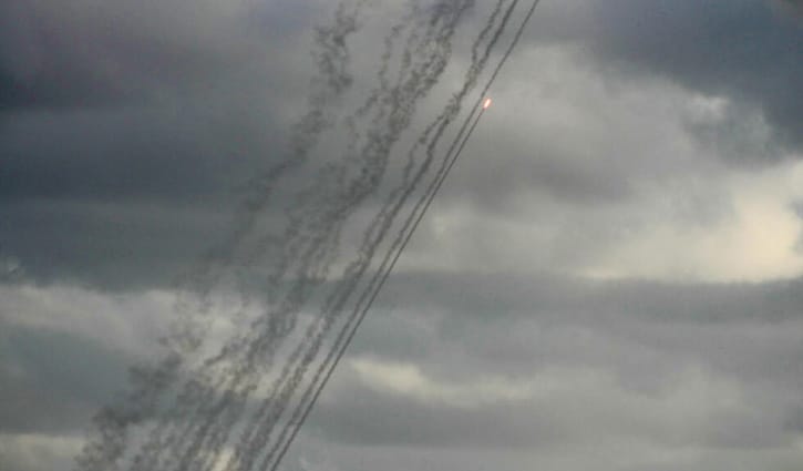 ইসরায়েলে হিজবুল্লাহর মুহুর্মুহু রকেট হামলা, লেবাননে নিহত ৯