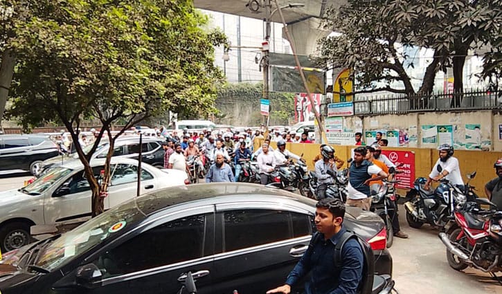 জ্বালানি সংকটে পাম্পে দীর্ঘ লাইন, ভোগান্তিতে চালকরা