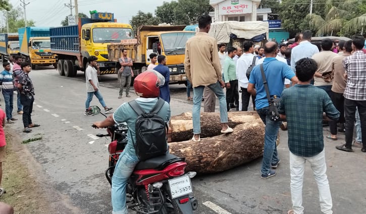 তেল না পেয়ে ঢাকা-খুলনা মহাসড়ক এক ঘণ্টা অবরোধ