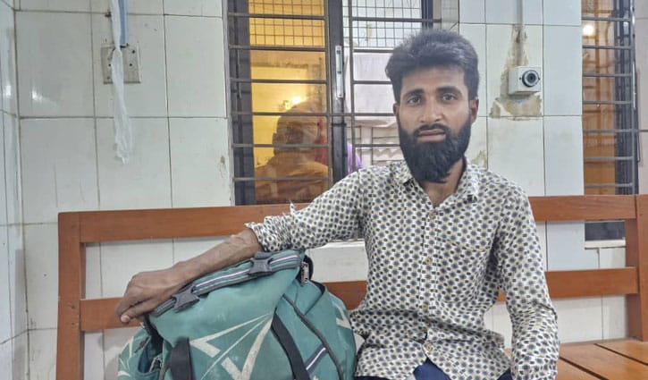 কুরিয়ার কর্মীকে ছুরিকাঘাত করে ৮৫ হাজার টাকা ছিনতাই