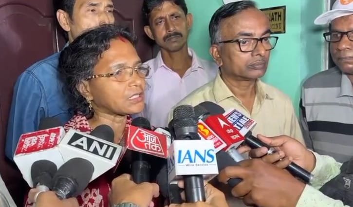 তৃণমূল ও বামেদের বিরুদ্ধে বিজেপির বাজি নির্যাতিতার মা রত্না দেবনাথ