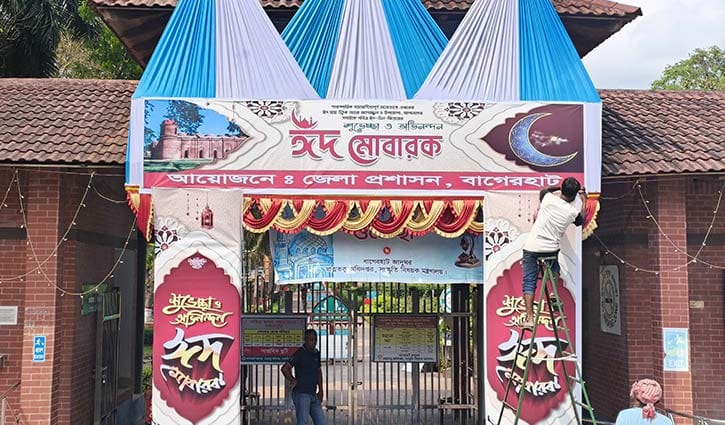 বাগেরহাটে ষাটগম্বুজ মসজিদে ঈদের নামাজে তিন জামাত 