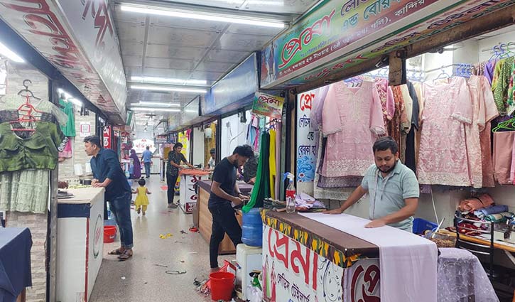 ঈদ মৌসুমেও ফাঁকা দর্জির দোকান, ঝোঁক রেডিমেড পোশাকে