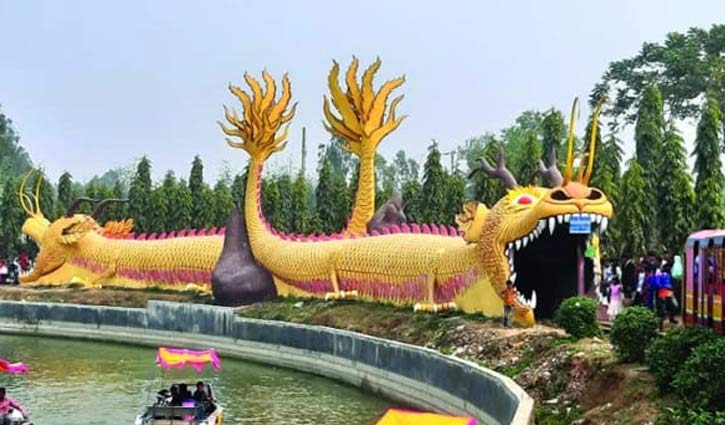 উত্তরবঙ্গের সর্ববৃহৎ বিনোদন কেন্দ্র ‘স্বপ্নপুরী’ যেন স্বপ্নের রাজ্য