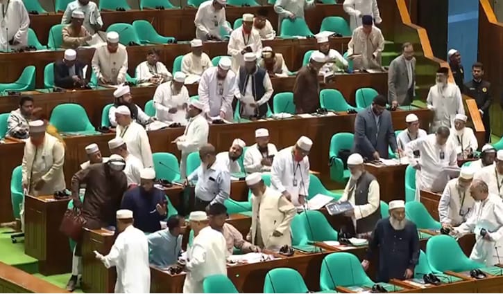 সংসদে বিরোধীদলের ওয়াক আউট