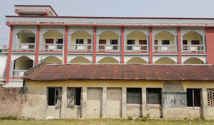 শ্রেণিকক্ষে অচেতন পড়ে ছিল স্কুলছাত্রী, মিলেছে ধর্ষণের আলামত