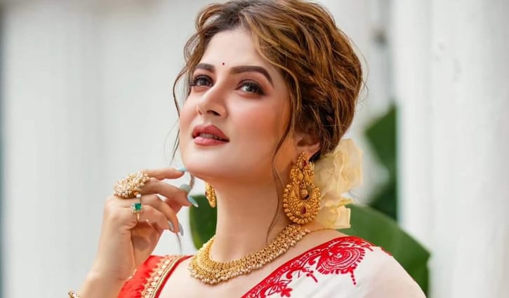 অনেক দিন সহ্য করেছি, আর পারলাম না: শ্রাবন্তী