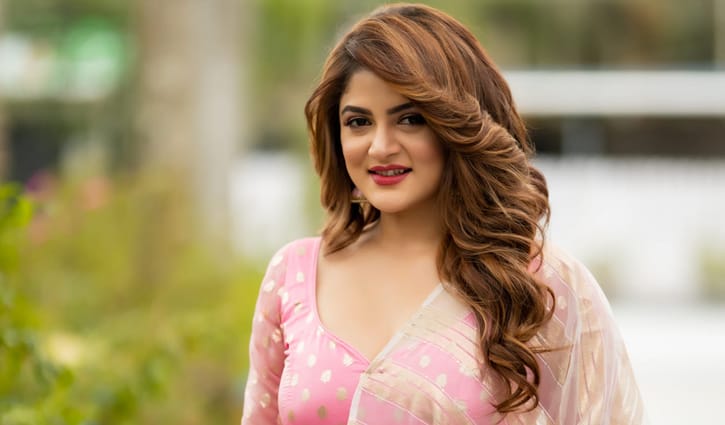 ঘন ঘন কেন আইটেম গানে নাচেন শ্রাবন্তী?