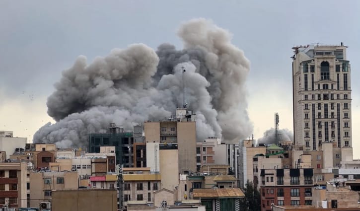 ইরানের শহরগুলোতে যুক্তরাষ্ট্র-ইসরায়েলের মুহুর্মুহু হামলা