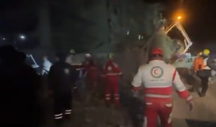 কয়েক ঘণ্টায় ইরানের ১২ শহরে মার্কিন-ইসরায়েলি হামলা, নিহত ২৪