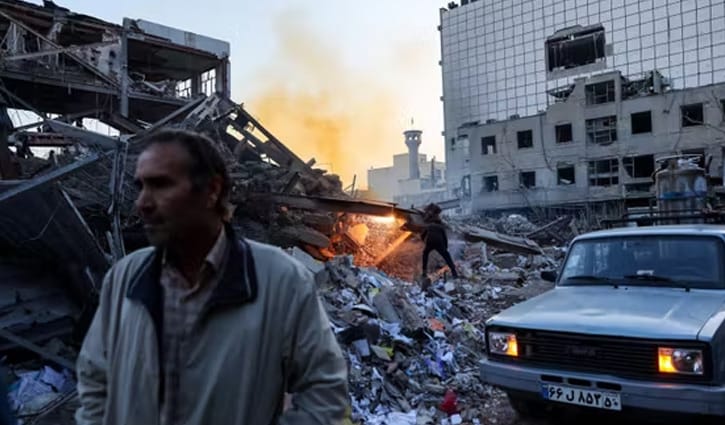 ইরানের একাধিক শহরে মুহুর্মুহু বিস্ফোরণ