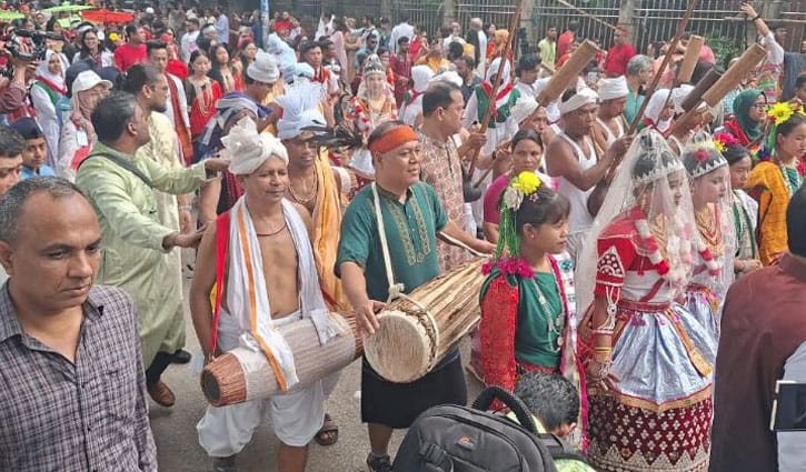 বৈশাখী শোভাযাত্রায় ক্ষুদ্র নৃগোষ্ঠীর বর্ণিল অংশগ্রহণ