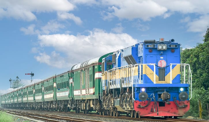 সেলফি তুলতে গিয়ে ট্রেনের ধাক্কায় দুই ভাইয়ের মৃত্যু