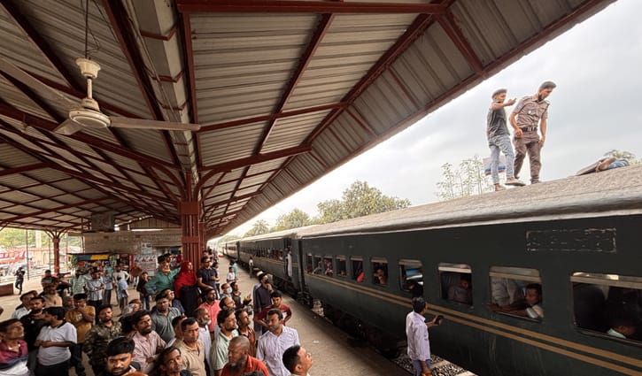 ট্রেনের ছাদে ভ্রমণের সময় সেতুর গার্ডারে ধাক্কা, যুবকের মৃত্যু