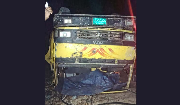 কাপ্তাইয়ে ট্রাক উল্টে চালক নিহত