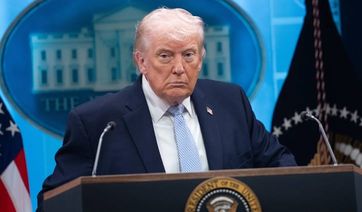 ইরান সীমান্তে মোতায়েন থাকবে মার্কিন রণতরী ও সেনা: ট্রাম্প