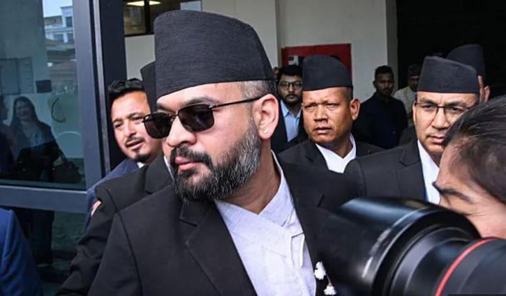 শপথ নিয়েছেন নেপালের নতুন প্রধানমন্ত্রী