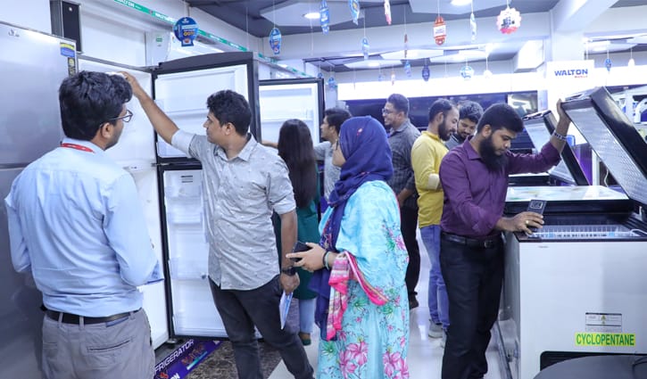 ঈদ কেনাকাটায় ফ্রিজ বিক্রিতে উচ্ছ্বাস, ক্রেতার পছন্দে ওয়ালটনের আধিপত্য