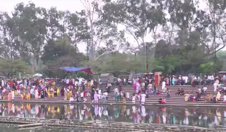 জিয়া উদ্যানে ছুটির দিনে উপচে পড়া ভিড়