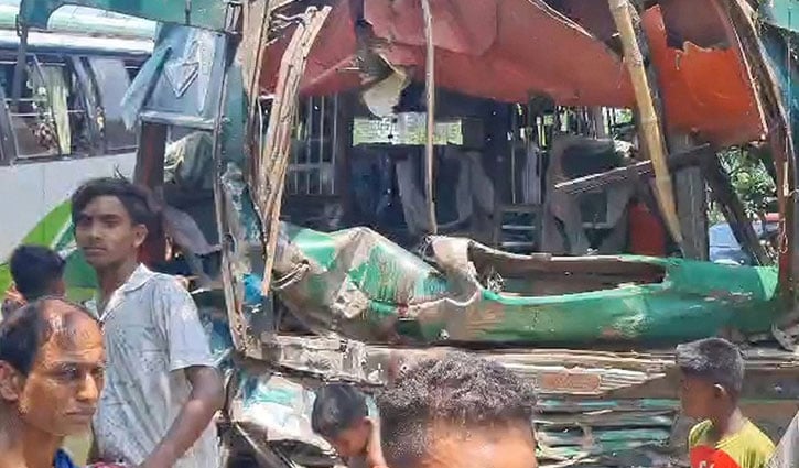 কুষ্টিয়ায় যাত্রীবাহী বাসের মুখোমুখি সংঘর্ষে নিহত ১, আহত ৬০