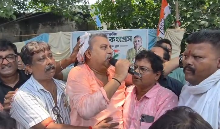 এবার জনরোষের মুখে তৃণমূল কংগ্রেসের সংসদ সদস্য কল্যাণ বন্দ্যোপাধ্যায়