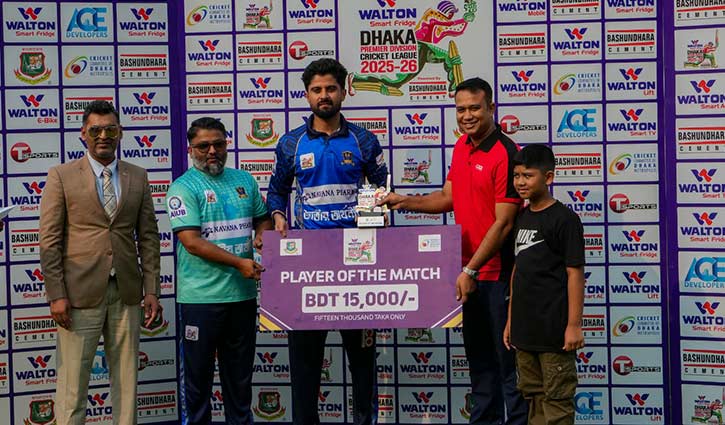 পাঁচ সেঞ্চুরি ও তিন ফাইফারের দিনে ব্যাটে-বলে রোমাঞ্চকর লড়াই