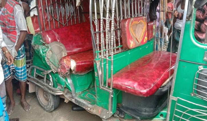 ময়মনসিংহে পিকআপের ধাক্কায় বাবা-ছেলের মৃত্যু