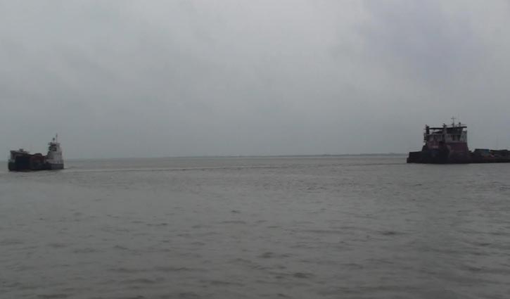 দমকা হাওয়ায় বন্ধ পাটুরিয়া-দৌলতদিয়া নৌরুট