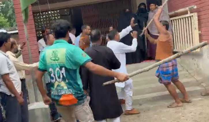 স্কুলের অনুষ্ঠানে ইউপি চেয়ারম্যানের ওপর বিএনপি নেতার হামলা