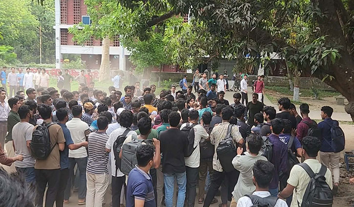 রাবিতে র‍্যাগিং ও ইভটিজিং অভিযোগ ঘিরে উত্তেজনা, সংঘর্ষ