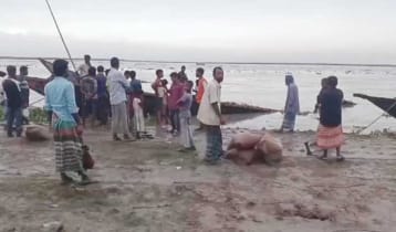 গাইবান্ধায় ৪৬৭ বস্তা ভিজিএফ চাল ভর্তি ২ নৌকা ডুবি