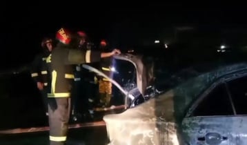 এক্সপ্রেসওয়েতে মধ্যরাতে প্রাইভেটকারে আগুন