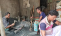 টুংটাং শব্দে মুখরিত কামারপাড়া