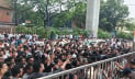 খামারবাড়িতে প্রধানমন্ত্রীর আগমন ঘিরে ভিড়