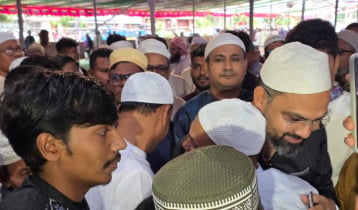 হাজারো মুসল্লির সঙ্গে নামাজ আদায় করলেন ক্রীড়া প্রতিমন্ত্রী 