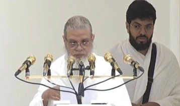 খুতবা শেষে আরাফার ময়দানে নামাজ আদায়
