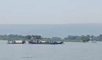 পর্যটকবাহী নৌযান থেকে নদীতে পড়ে কিশোর নিখোঁজ