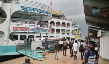 এখনো লঞ্চে গন্তব্যে যাওয়া অনেকের পছন্দ