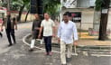বাসভবন থেকে হেঁটে নিজের রাজনৈতিক কার্যালয়ে গেলেন প্রধানমন্ত্রী