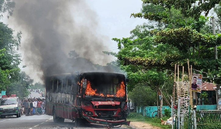 ফটিকছড়িতে দুর্ঘটনায় বাবা-ছেলের মৃত্যু, বাসে আগুন