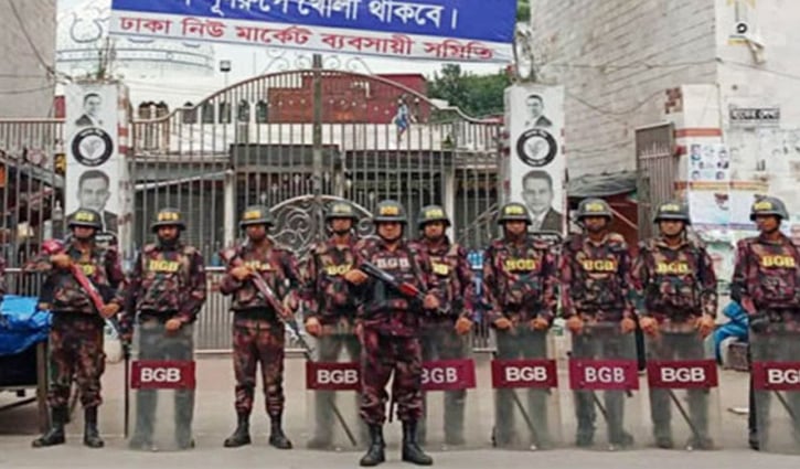 ঈদযাত্রায় স্বস্তি ফেরাতে বিজিবির টহল