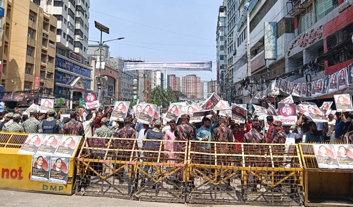 নয়া পল্টনে প্রধানমন্ত্রীর আগমনকে ঘিরে ভিড়