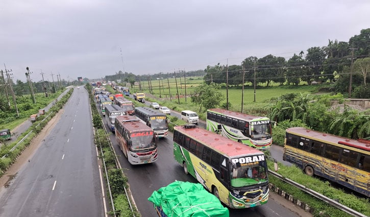 ঢাকা-টাঙ্গাইল-যমুনা সেতু মহাসড়‌কে ২৭ কি‌লো‌মিটার যানজট, বৃষ্টিতে ভোগান্তি
