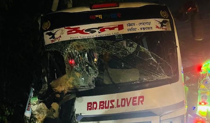 চট্টগ্রামে লেগুনায় বাসের ধাক্কায় নিহত ৩, আহত ৩০